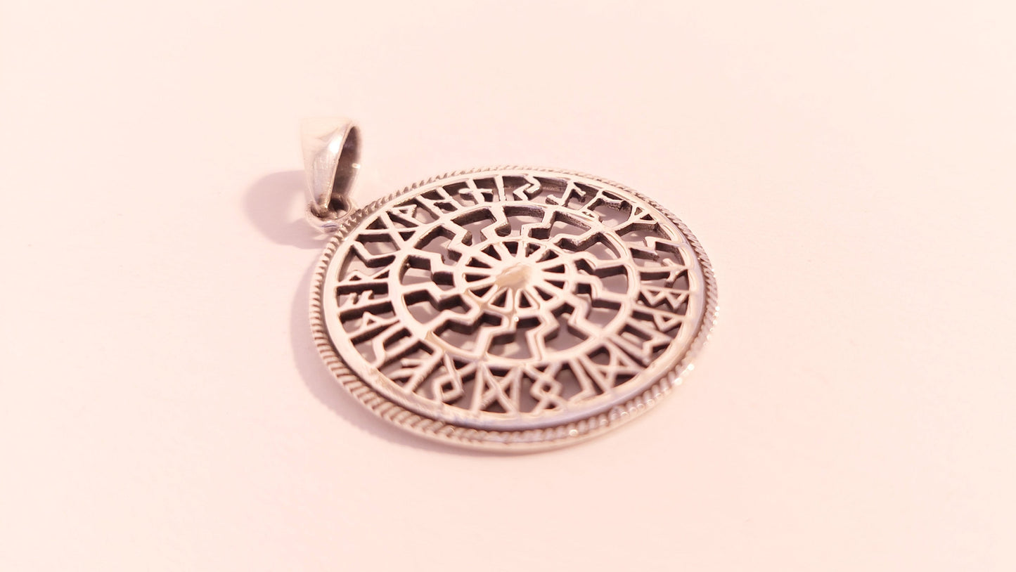 Sonnenrad im Runenkreis - Anhänger aus 925er Silber