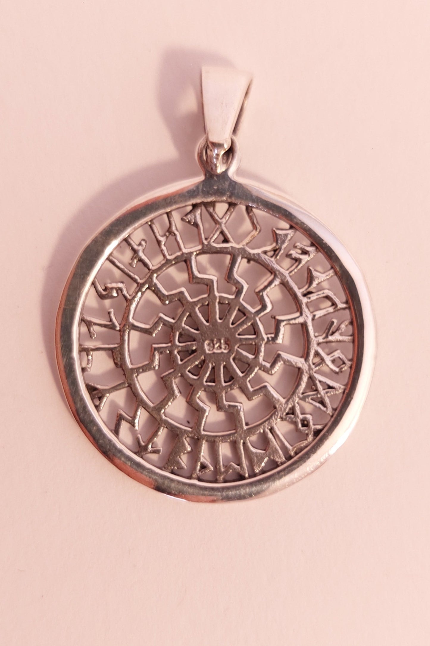 Sonnenrad im Runenkreis - Anhänger aus 925er Silber