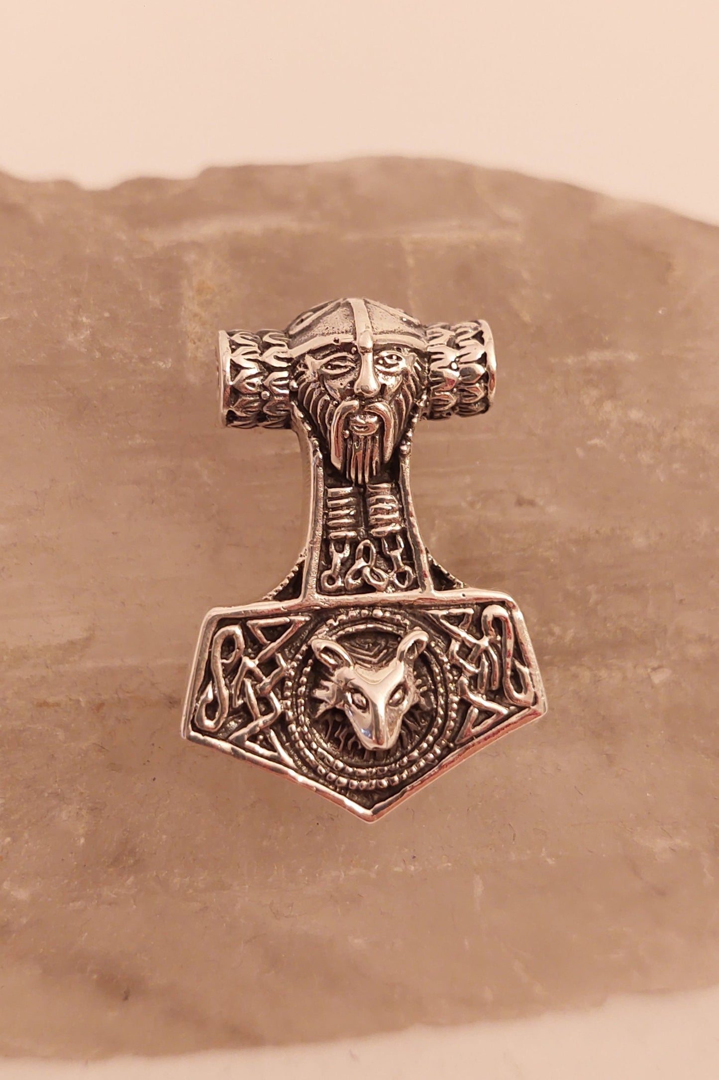 Odins Kopf auf Thorshammer