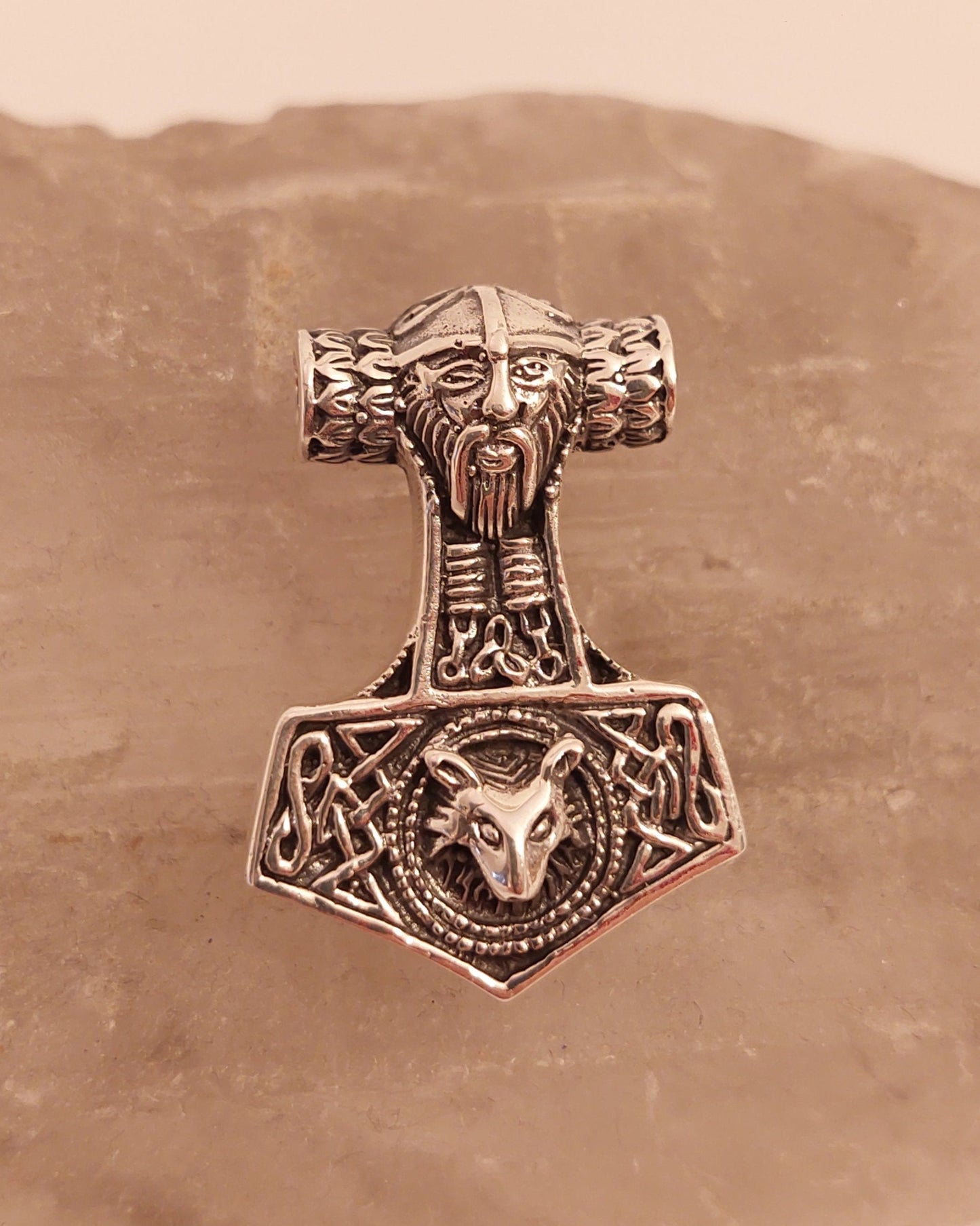 Odins Kopf auf Thorshammer