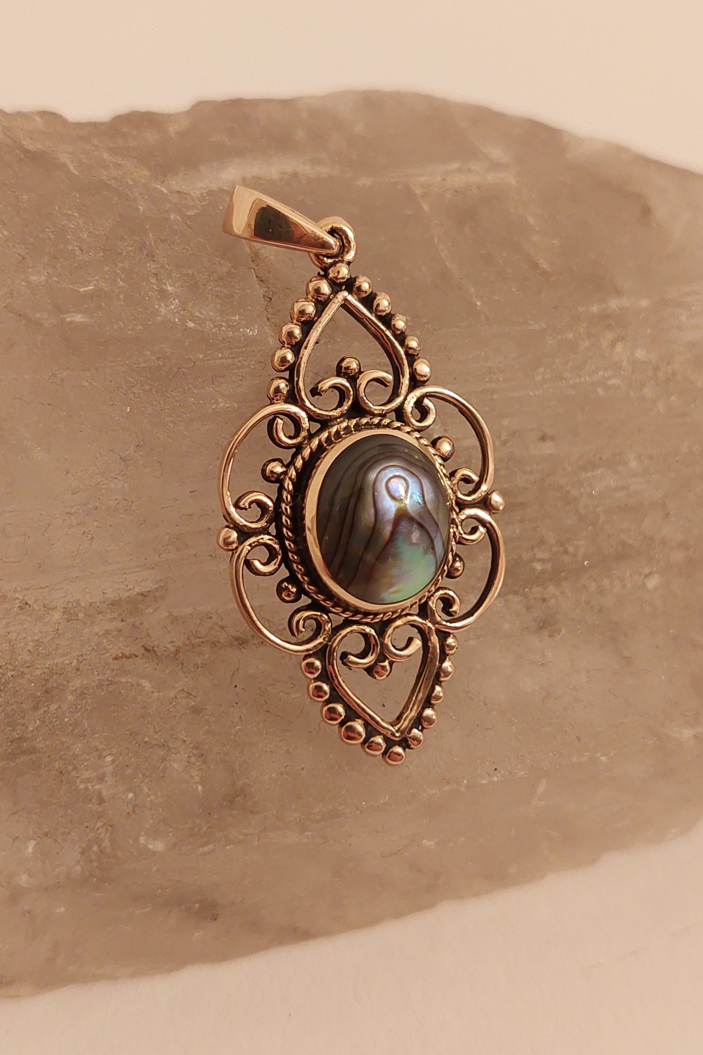 Schmuckanhänger Abalonemuschel in Bronze eingefasst