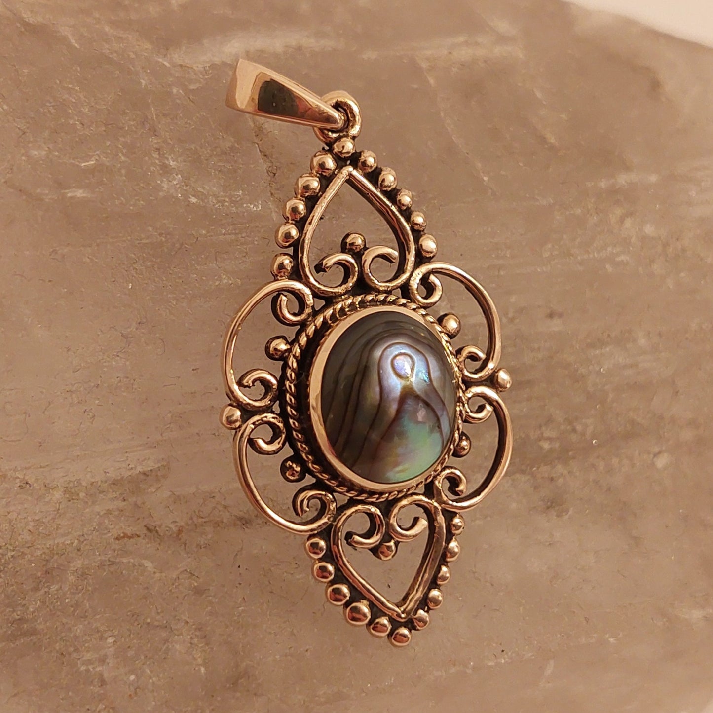 Schmuckanhänger Abalonemuschel in Bronze eingefasst