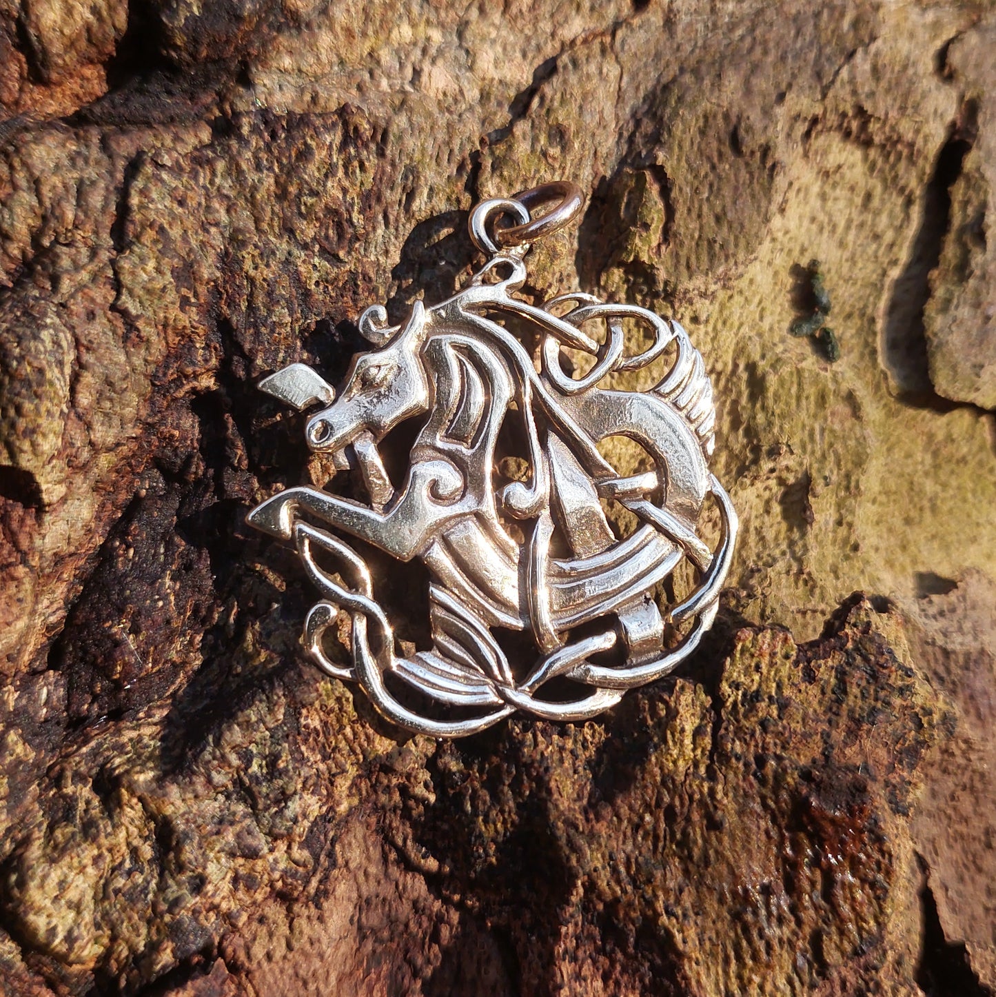 Gulltoppr nordischer Pferdeanhänger