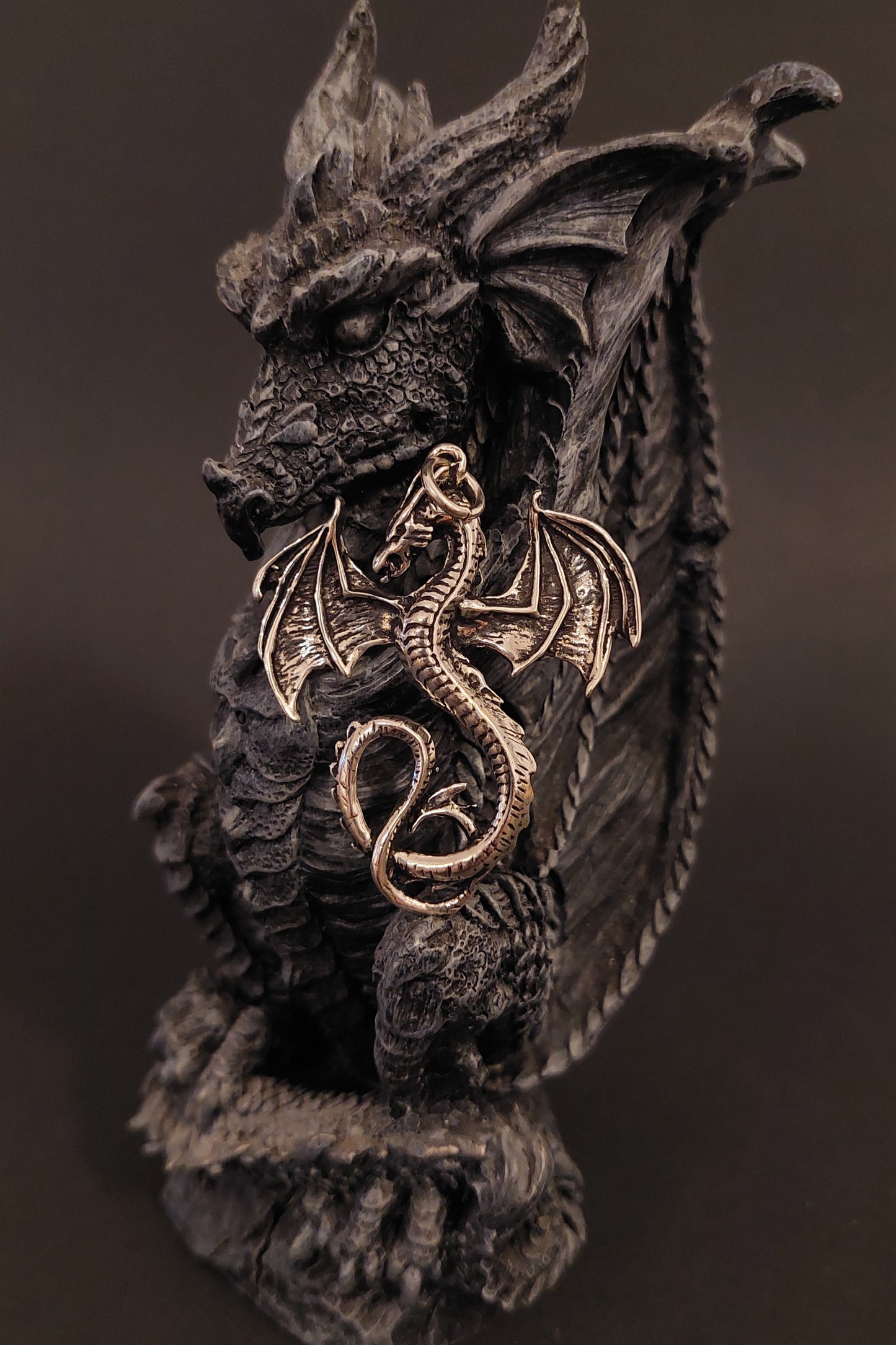 Lindwurm Fafnir - majestätischer Drachen-Anhänger