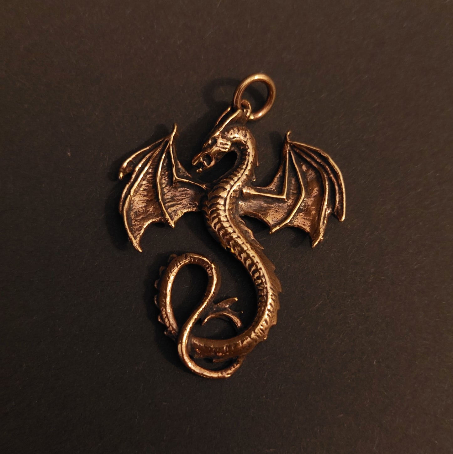Lindwurm Fafnir - majestätischer Drachen-Anhänger