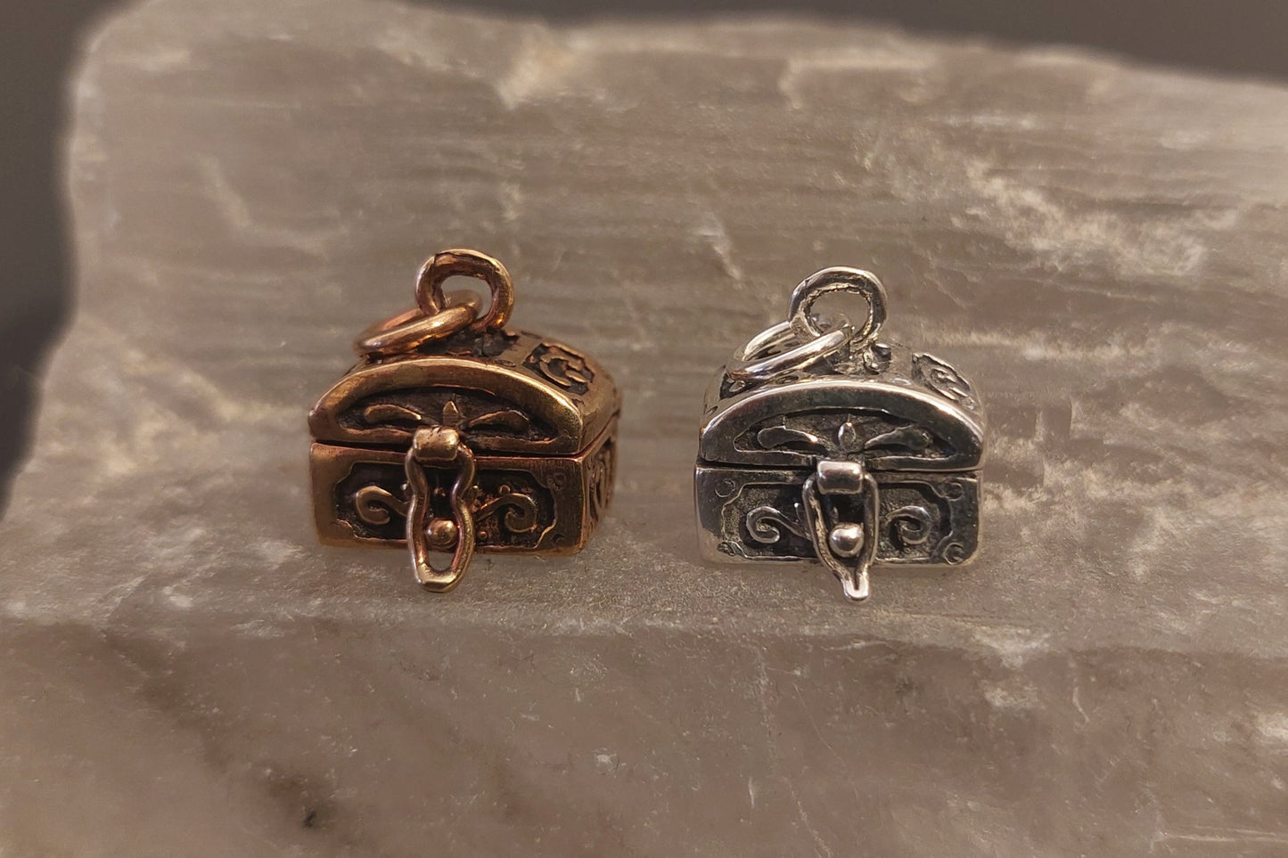 Kleine Schatztruhe Medaillon