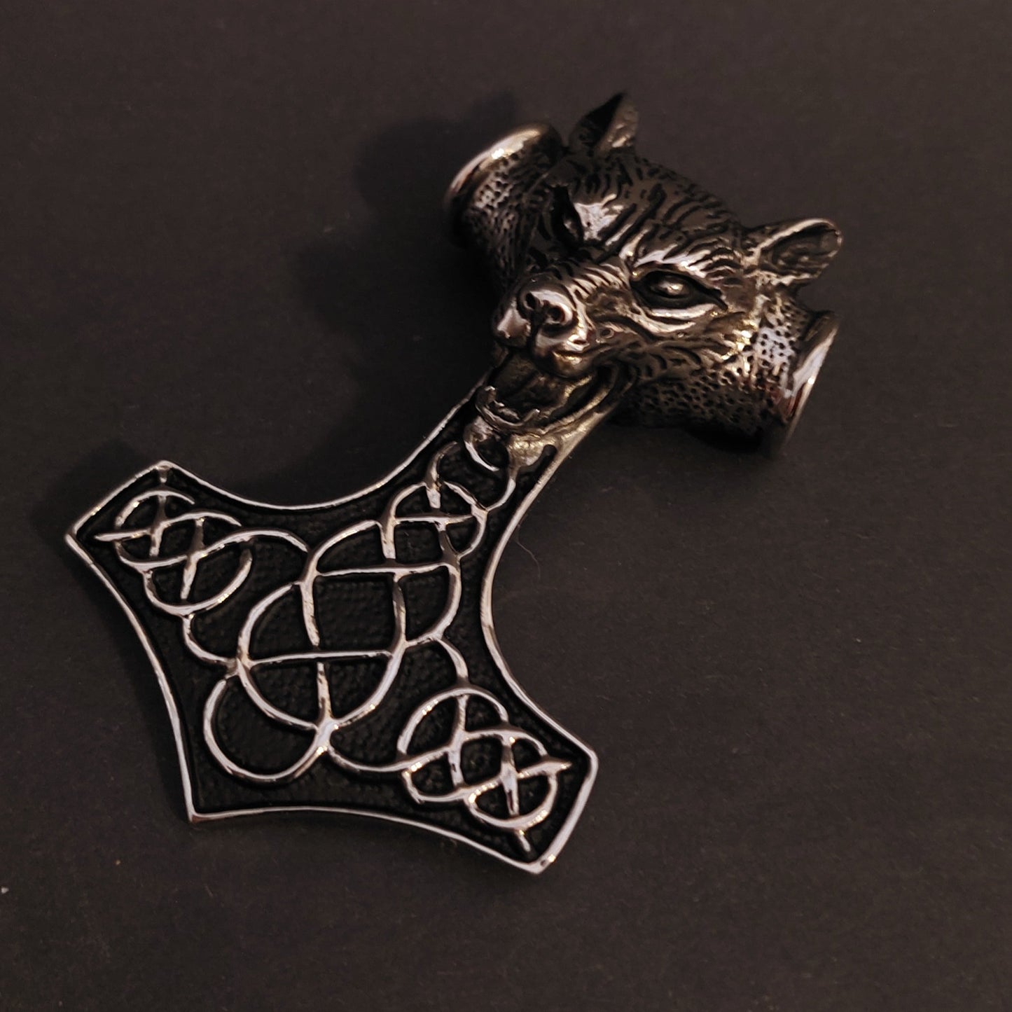 Massiver Thorshammer mit Wolfskopf