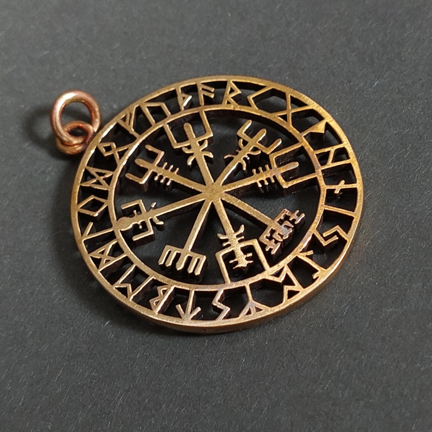 Vegvisir im Runenkreis aus Bronze