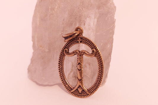 Irminsul kunstvoll verziert - Anhänger aus Bronze