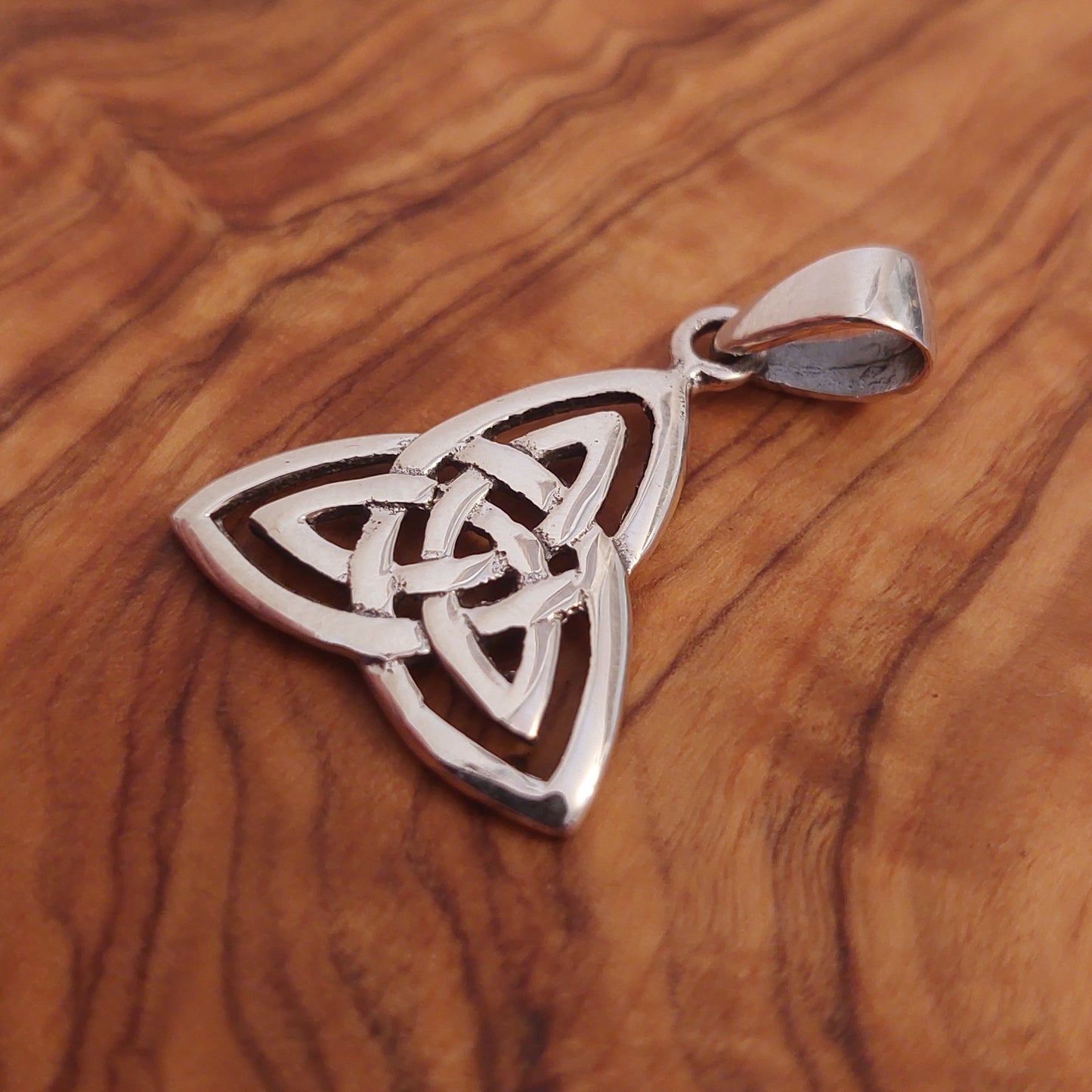 Keltischer Dreierknoten Triquetra aus 925er Silber