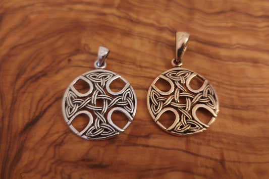 Keltenkreuz aus Silber oder Bronze