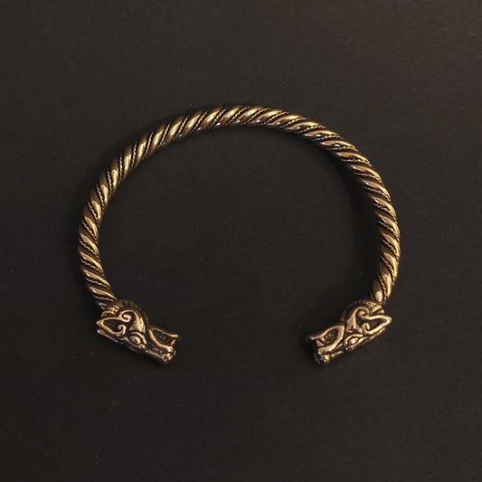 Drachenkopf-Armreif aus Bronze