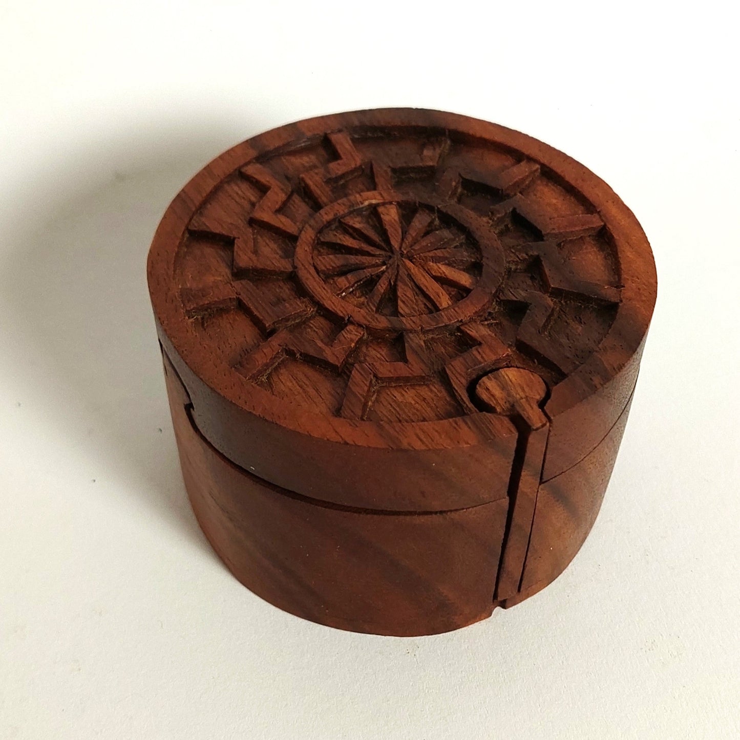 Wikinger-Schmuckdose Sonnenrad