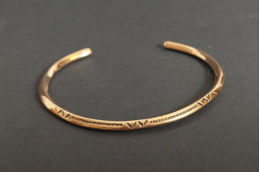 Zierlicher Bronzearmreif