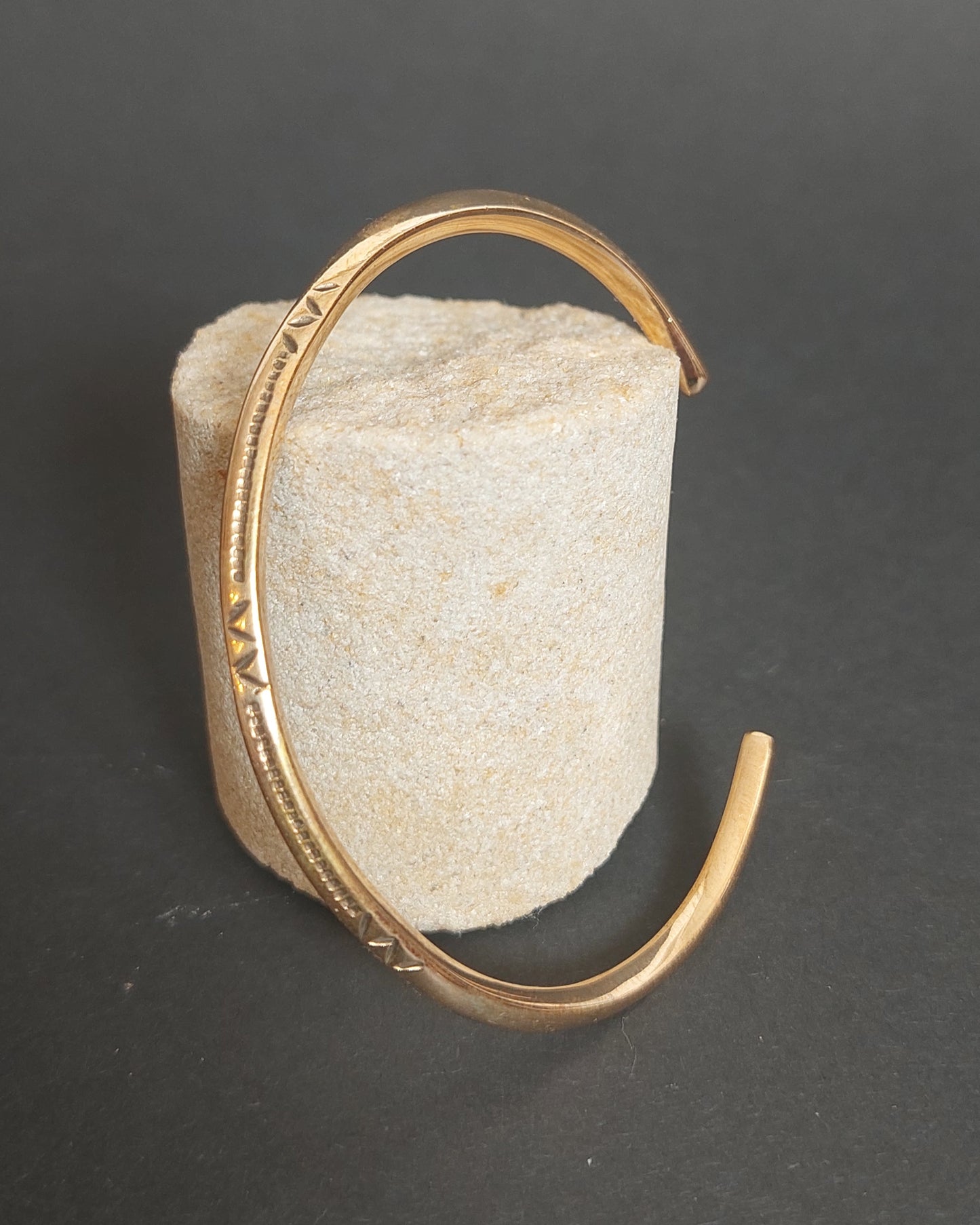 Zierlicher Bronzearmreif