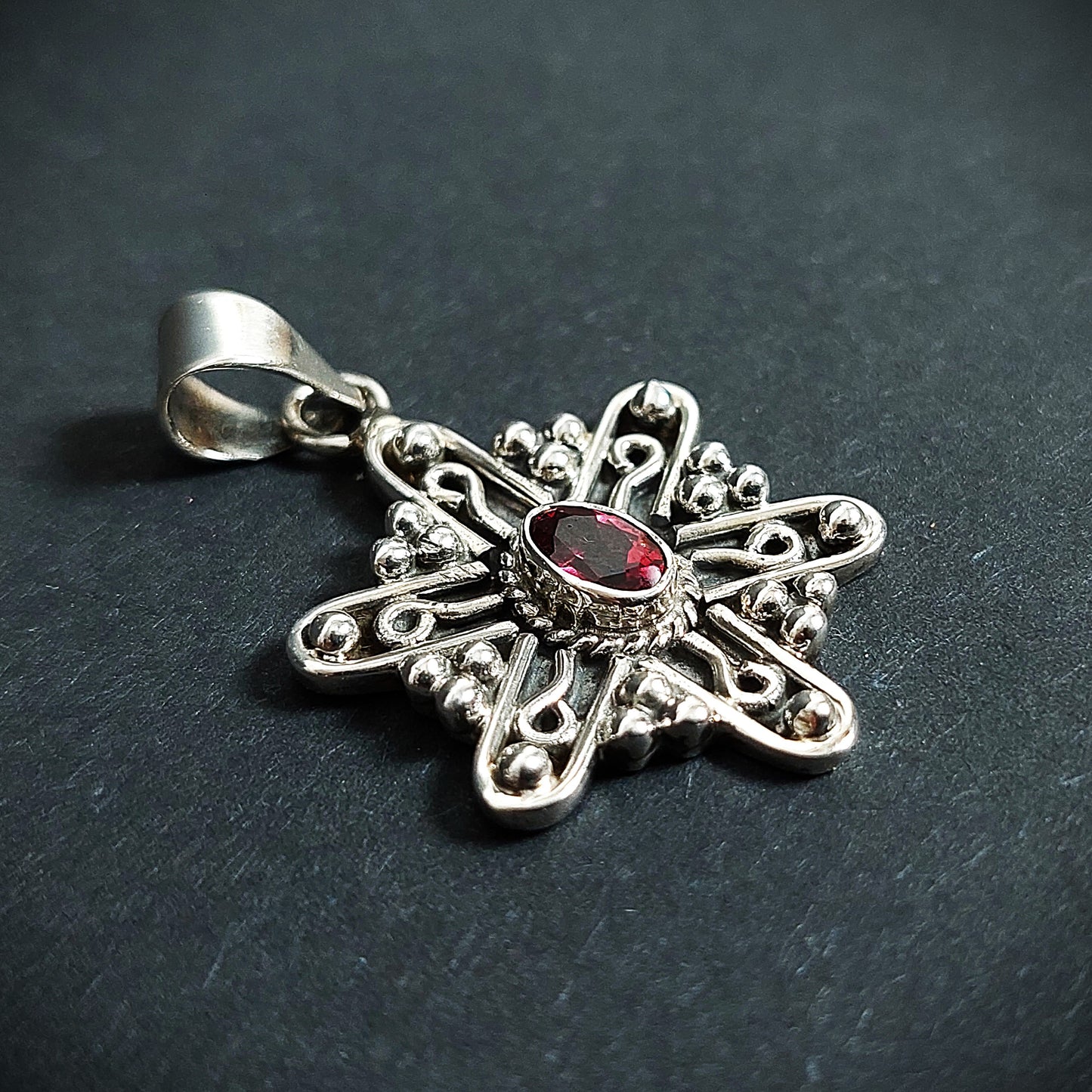 Schutzamulett Almandin