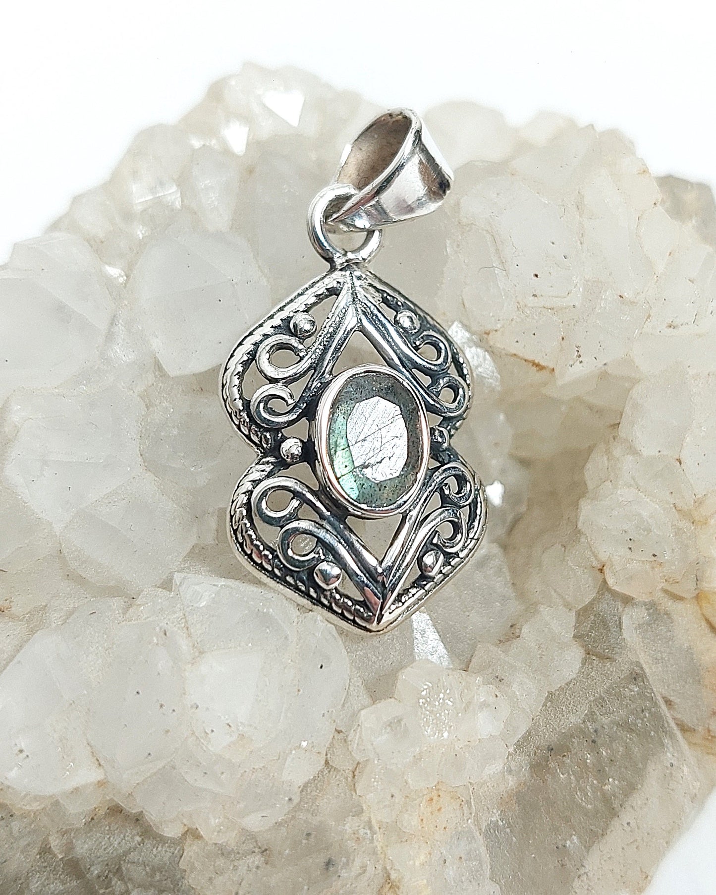 Keltisches Doppelherz mit Edelstein