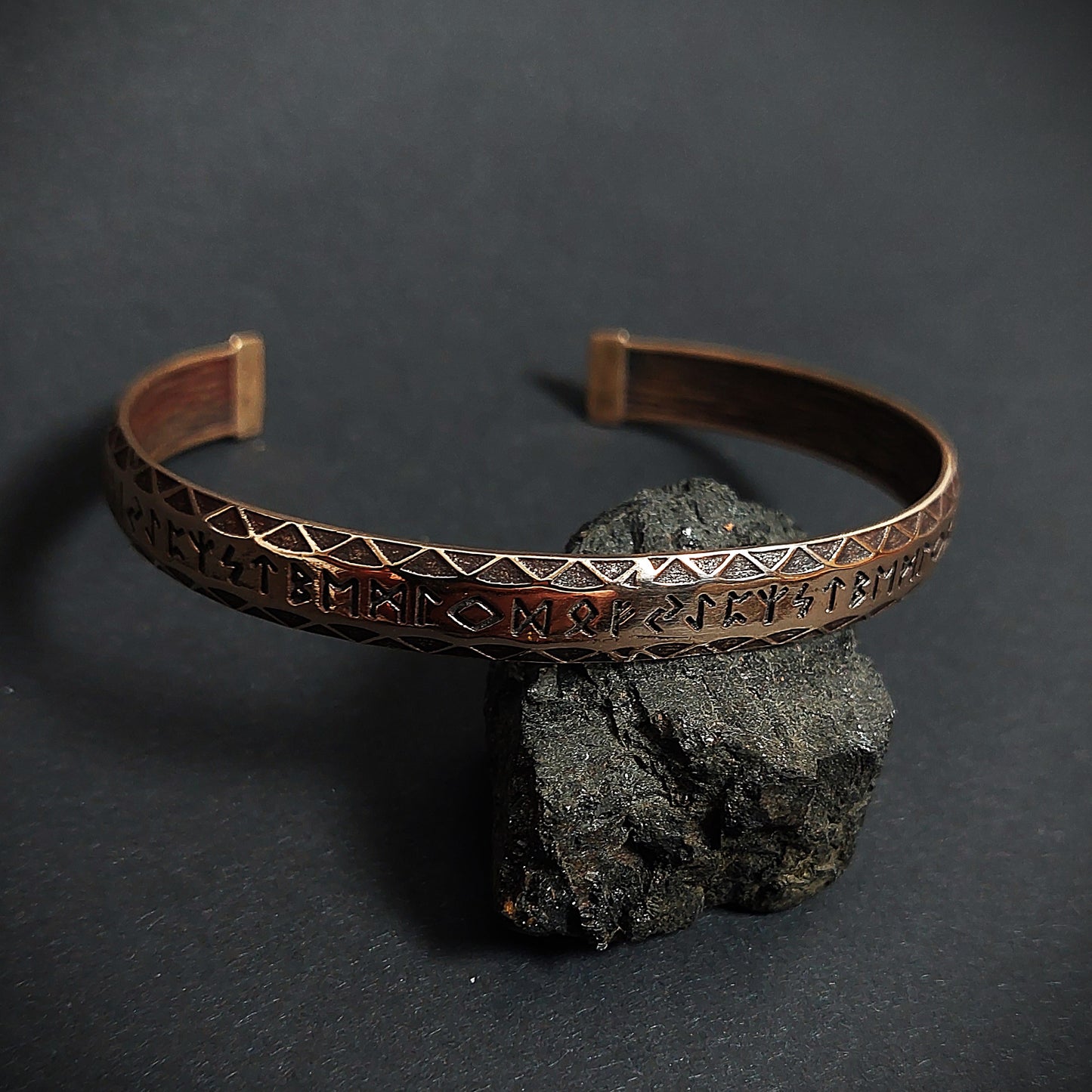 Runen-Armreif
