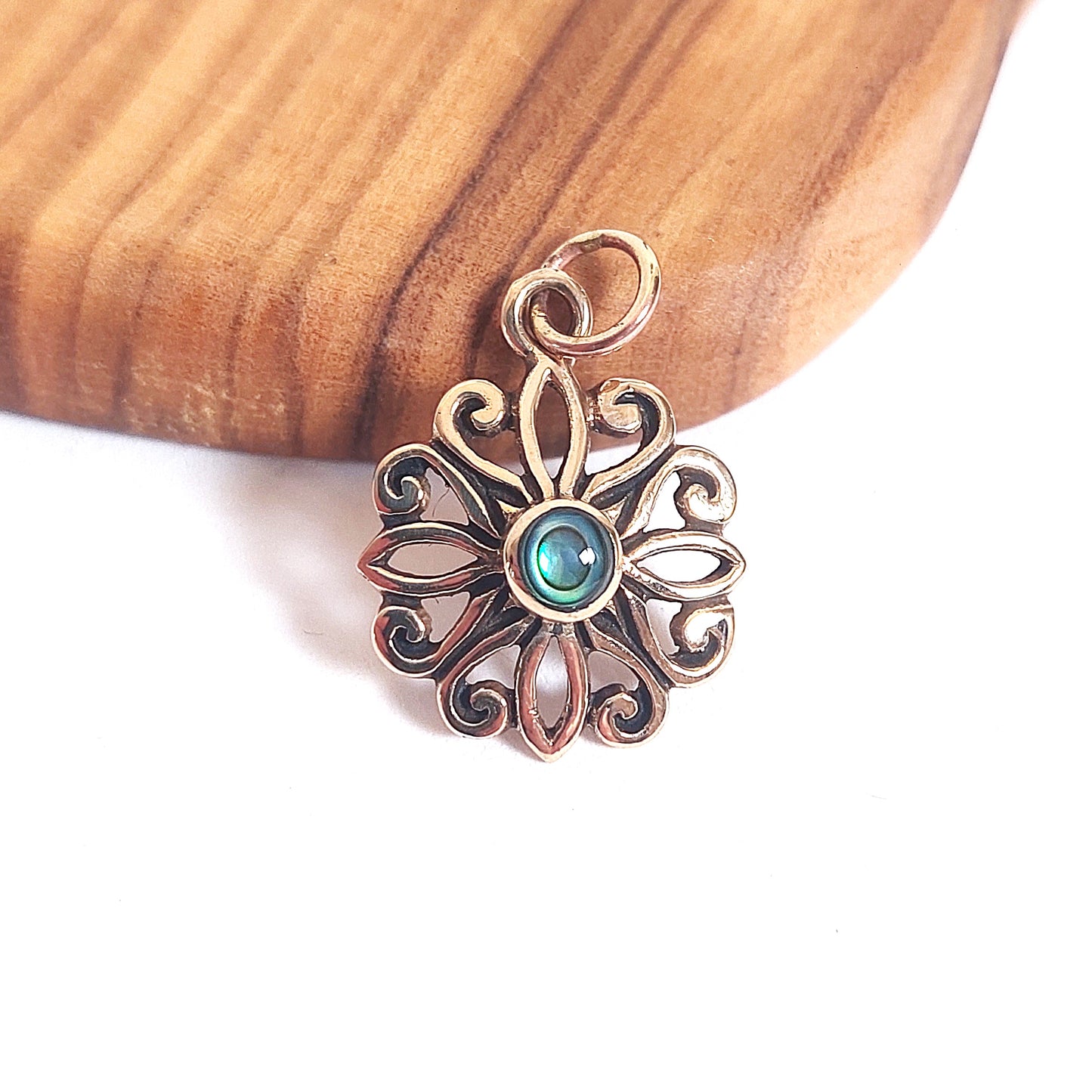 Blume der Liebe - Bronzeanhänger mit Abalonemuschel