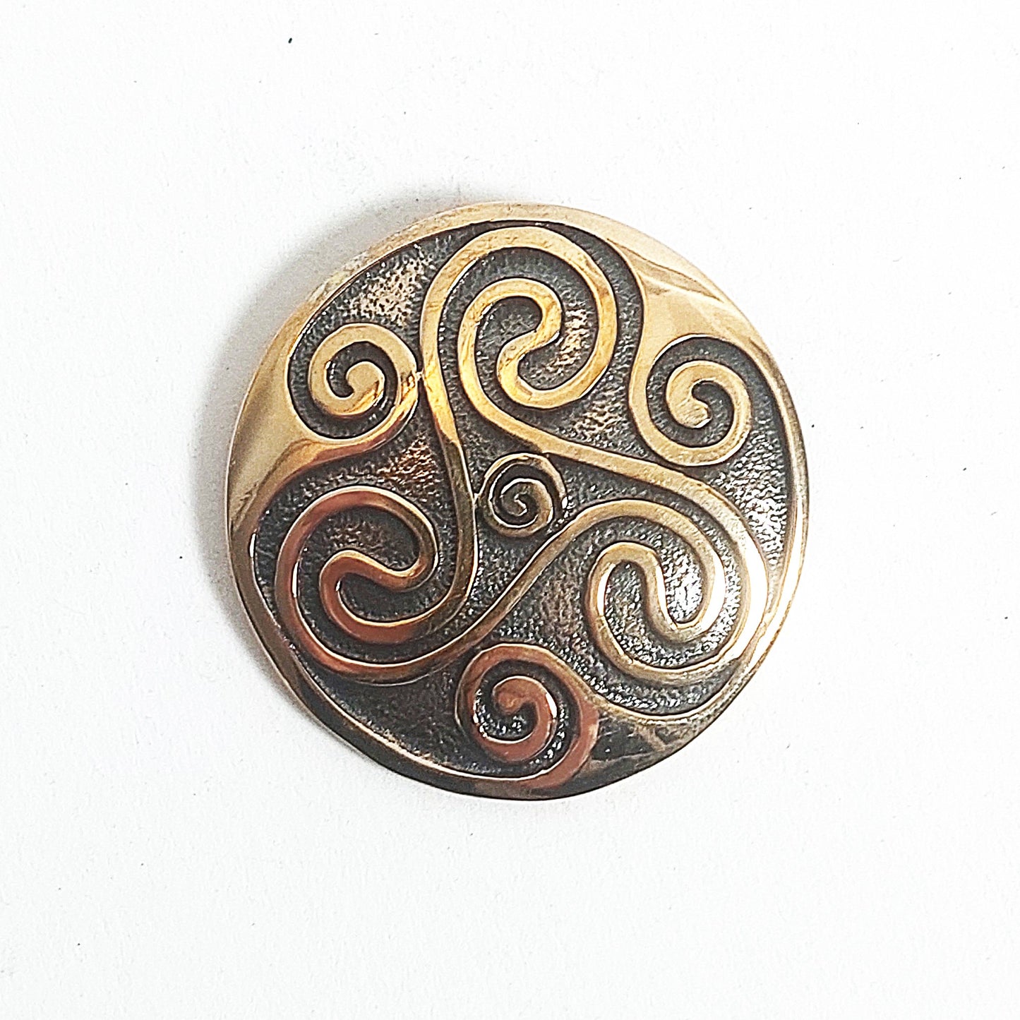 Große Triskele aus Bronze