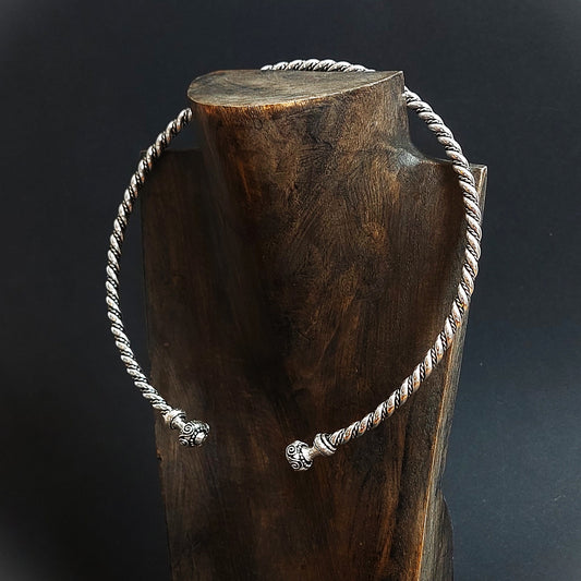 Eleganter Keltischer Halsreif