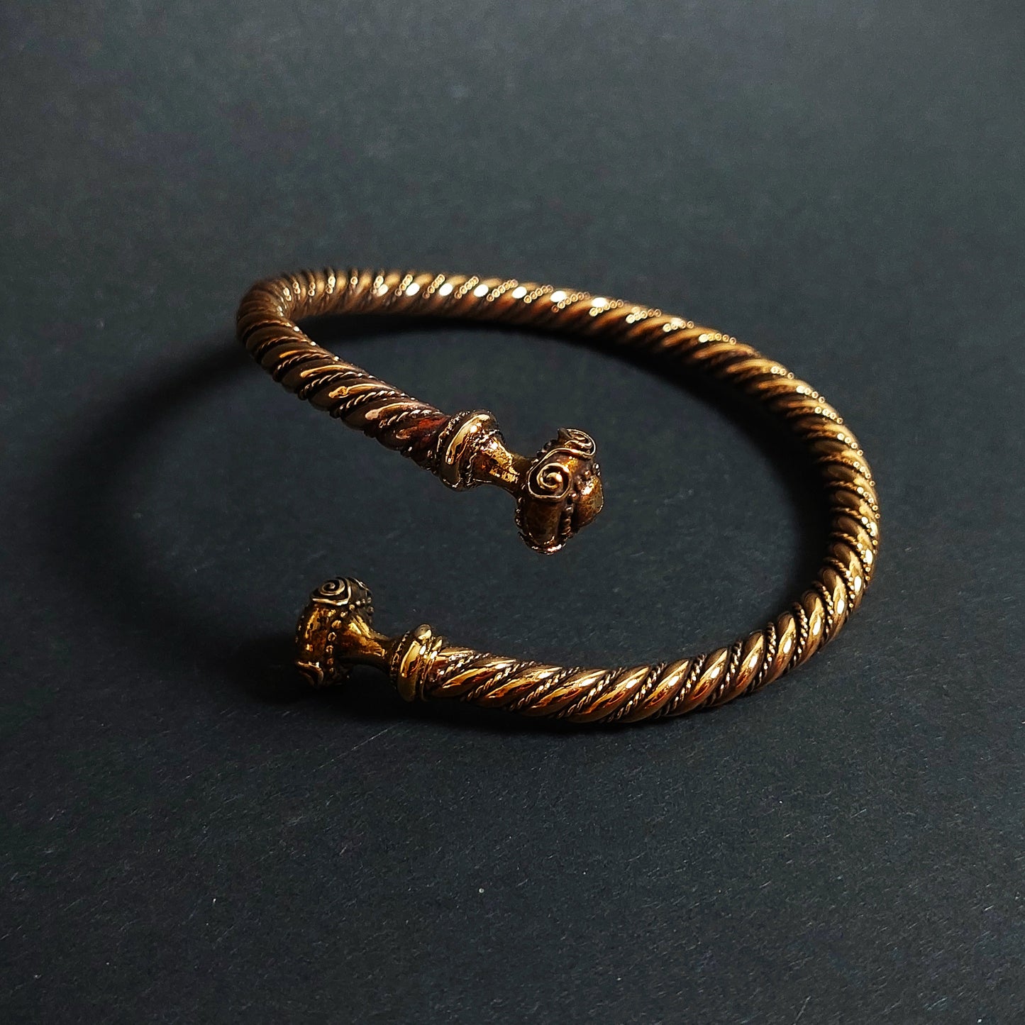 Eleganter Keltischer Armreif